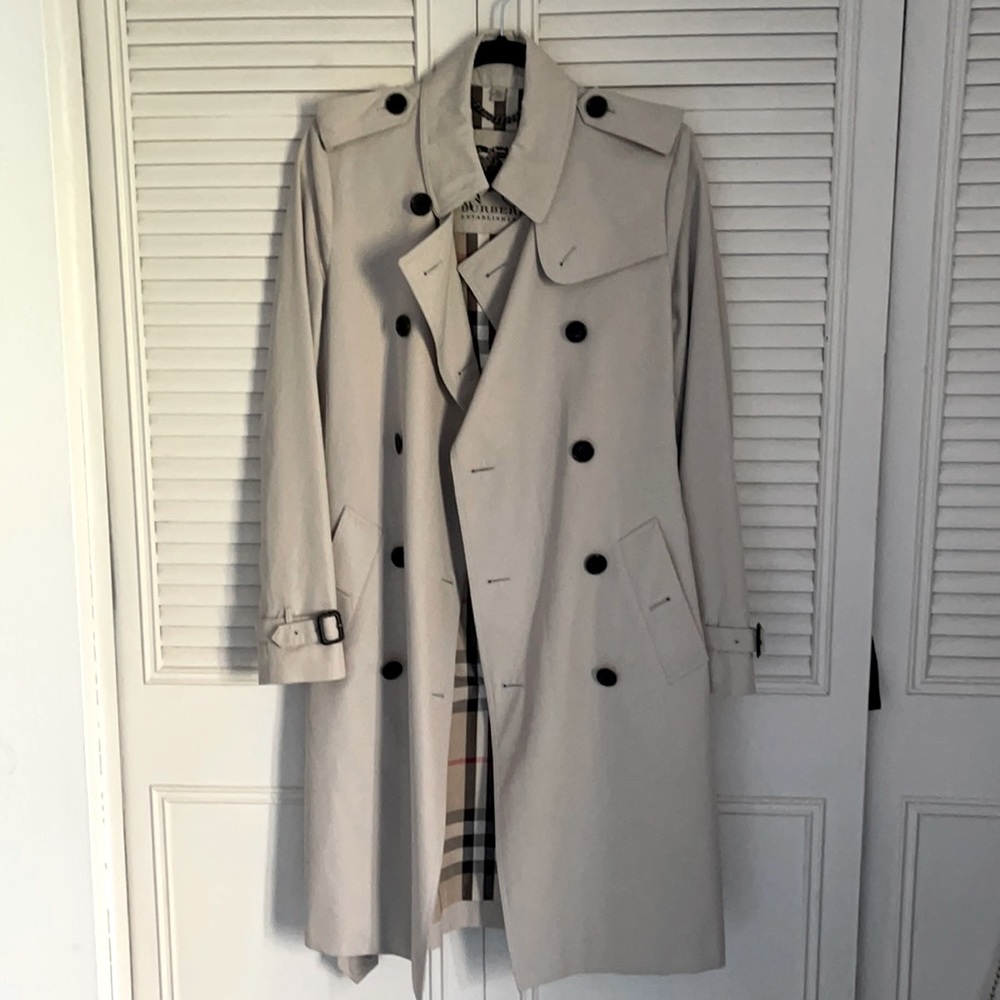 Burberry trenchcoat